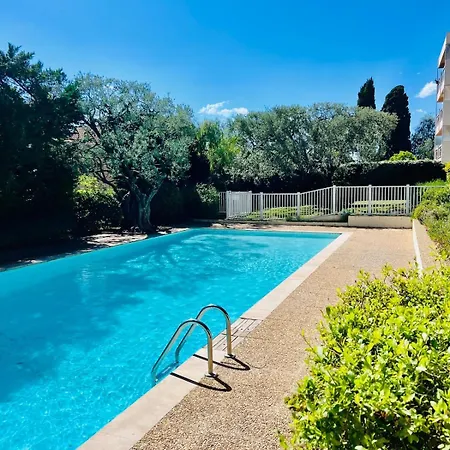 Apartment Grand T2 Lumineux, Avec Vue Et Piscine *